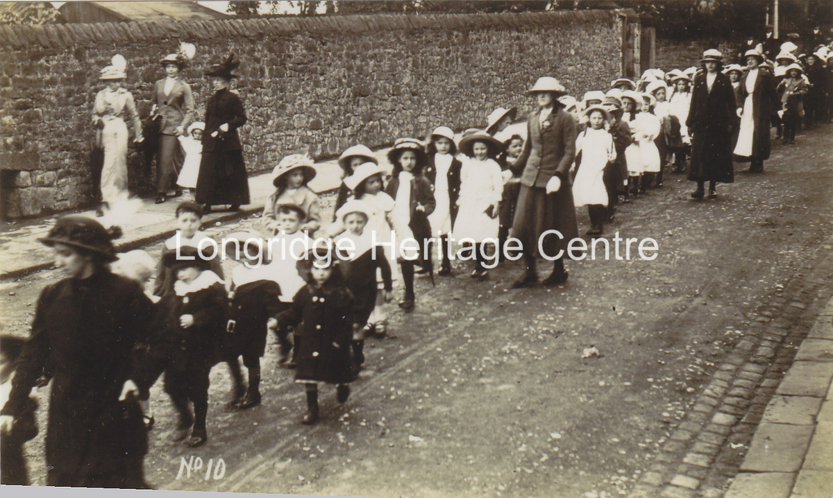 447C - Church Parade - Children's procession going down Fell Brow - 1904